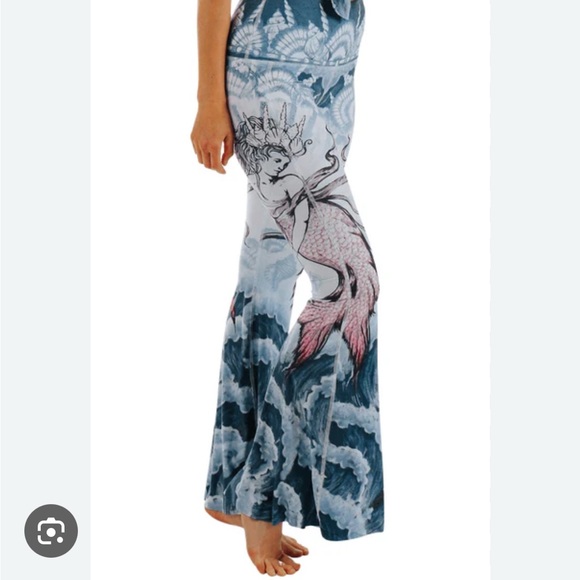 Rare NWT Yoga Democracy Mermaid Print bell Bottom pant - Picture 1 of 3